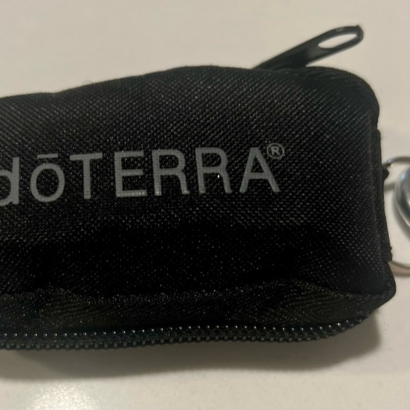 Doterra Keychain w/Mini Bottles (8) - Picture 4 of 6